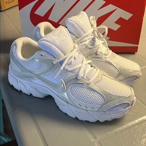 🔥NIKE V5 RNR WHITE WORN ONCE WITH BOX!! *IMBOX SHOE PROTECTION SPRAYED!!